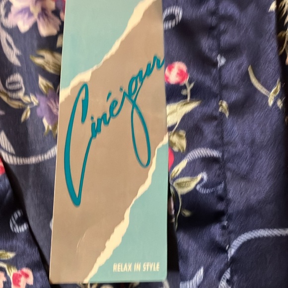 Blue silky robe, short and cute - Picture 3 of 7